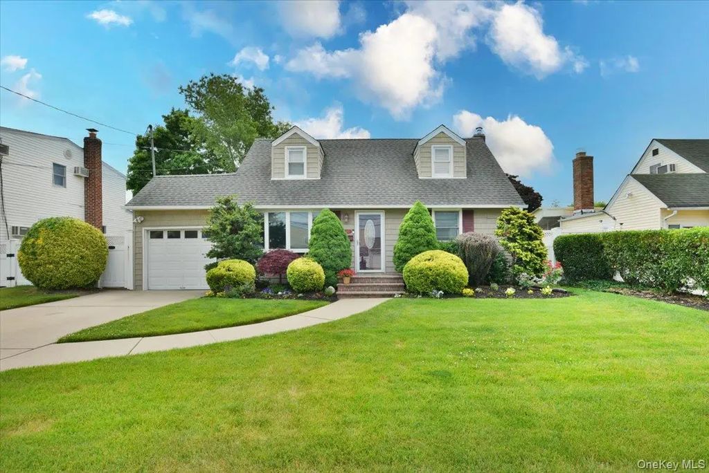 1872 Chester Drive, East Meadow