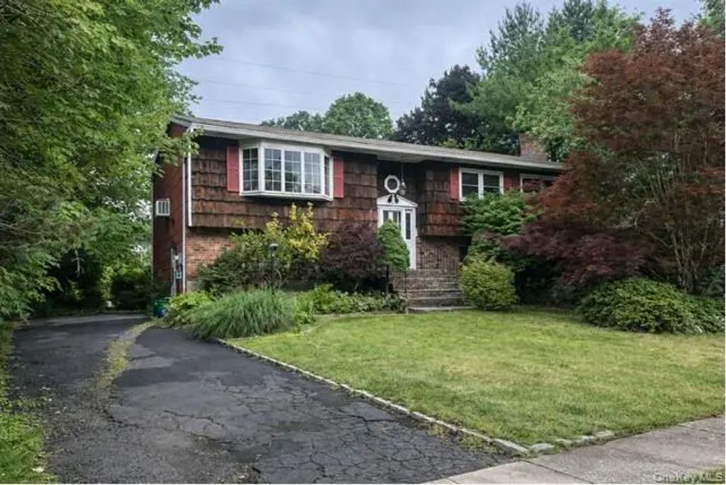 106 Rockland Lane, Spring Valley