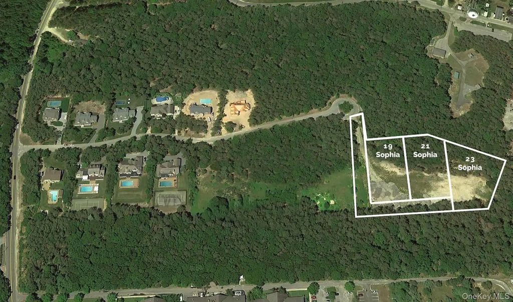 21 Sophia Court, Westhampton