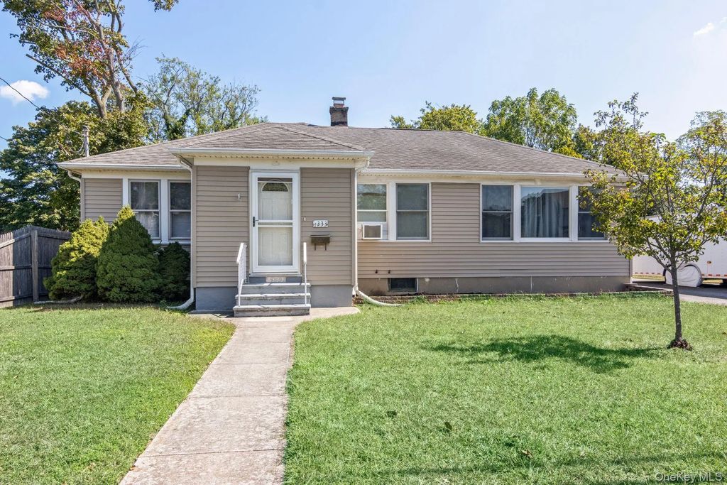 1333 Richland Boulevard, Bay Shore