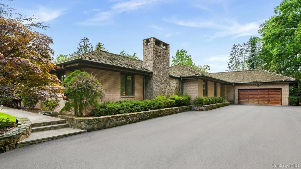 67 Woodlands Road, Harrison
