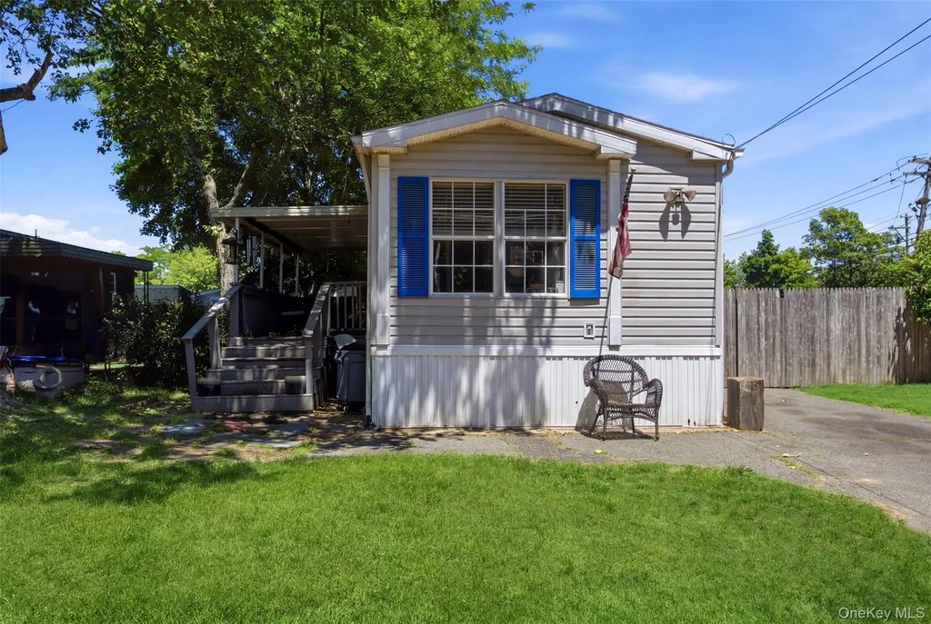 1137 Unit 124 Lincoln Avenue, Holbrook