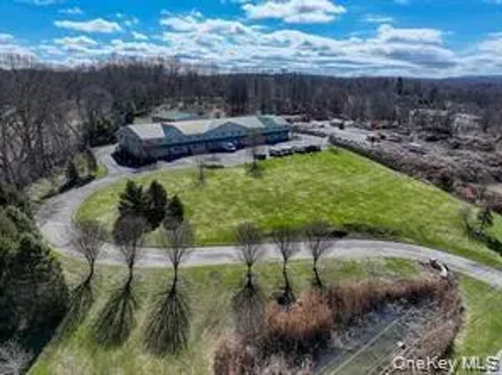 72 Airport Drive, Wappingers Falls