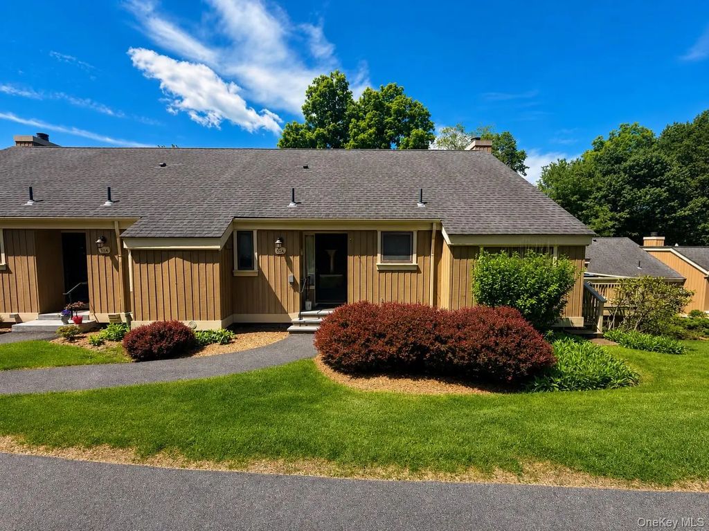 13 Heritage Hills # B, Somers
