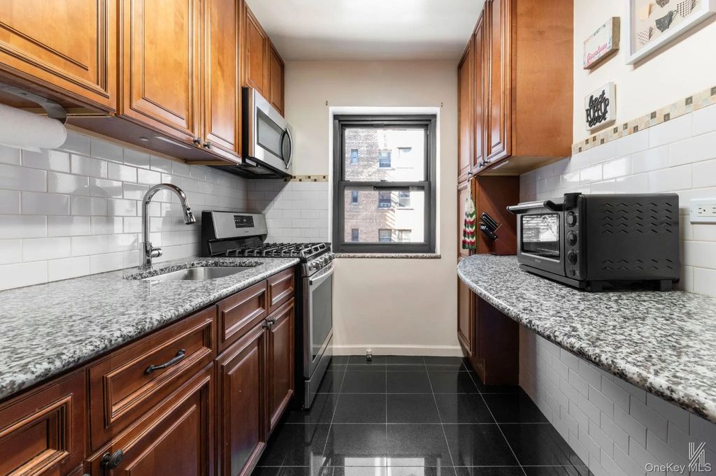 34-10 94th Street # 3d, Jackson Heights