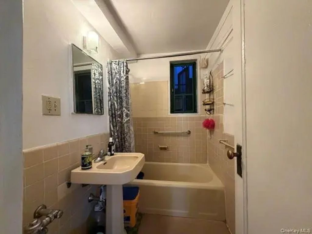 1670 Metropolitan Avenue # 3f, Bronx