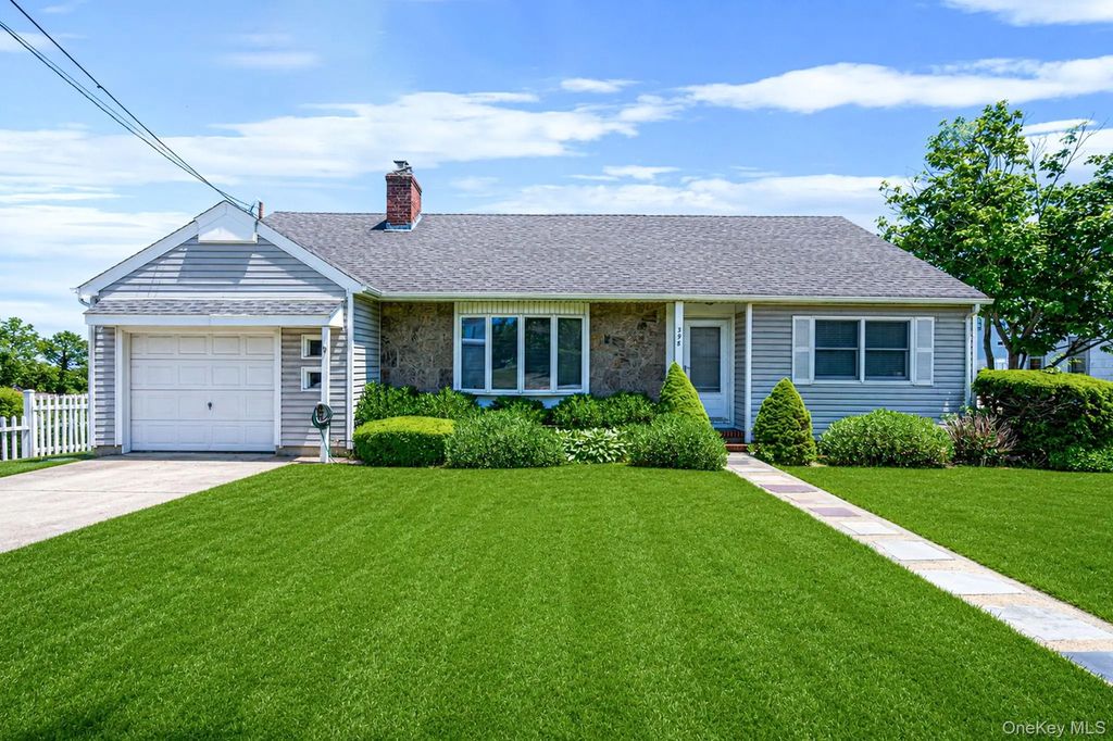 398 Clocks Boulevard, Massapequa