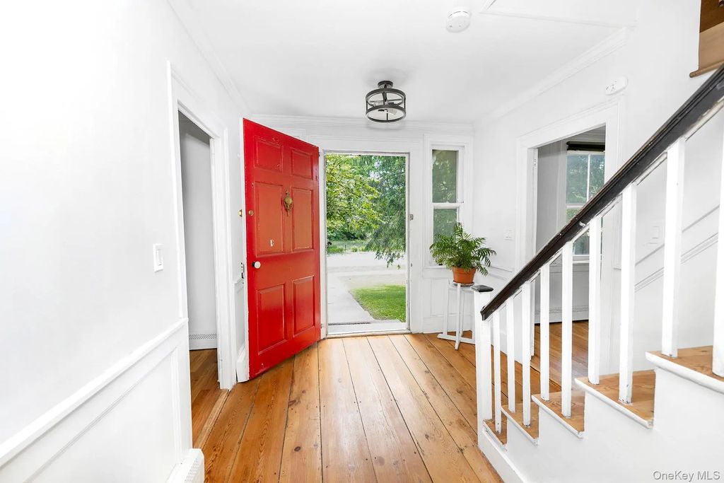 14 S Maple Avenue, Millerton