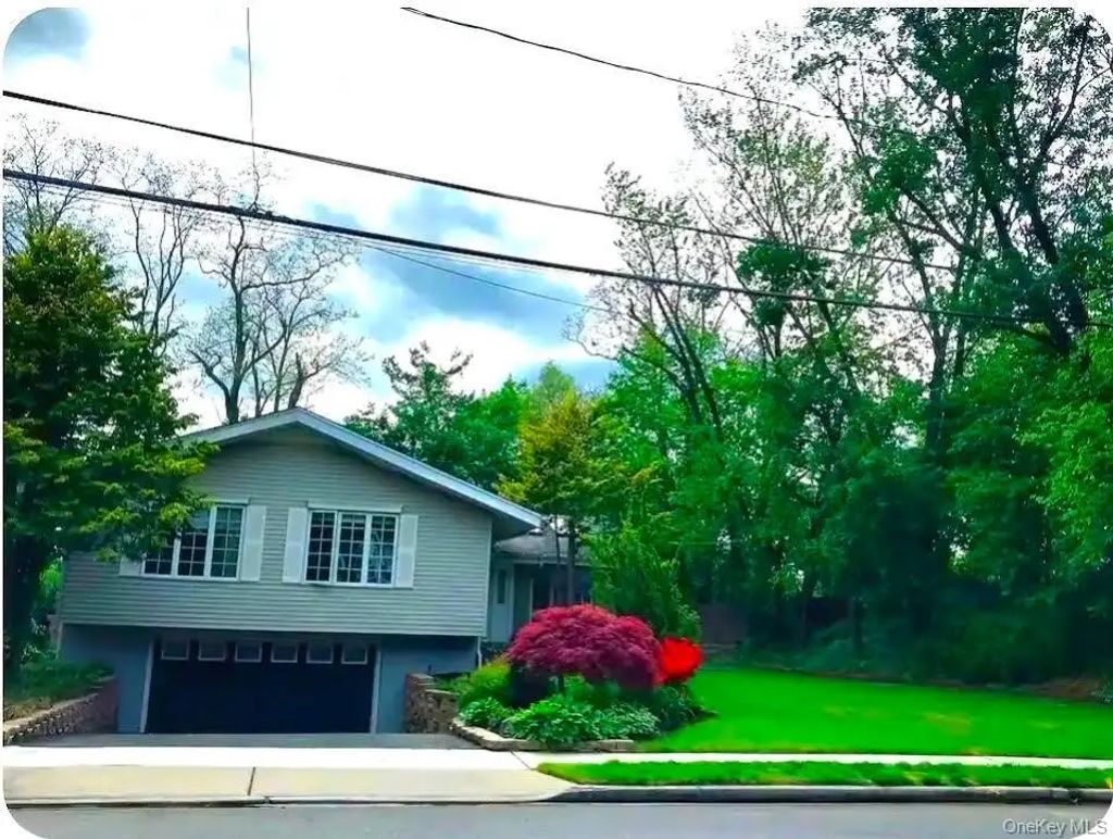 69 Roger Drive, Port Washington