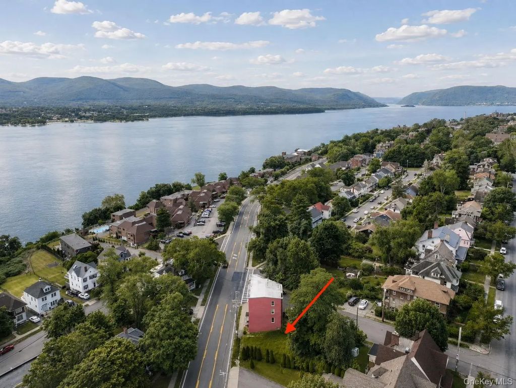 6 Leroy Place, Newburgh