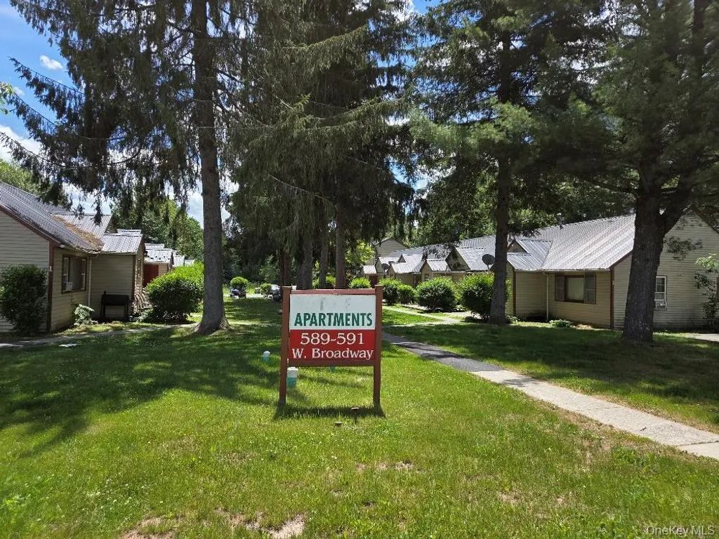 589-593 W Broadway, Monticello