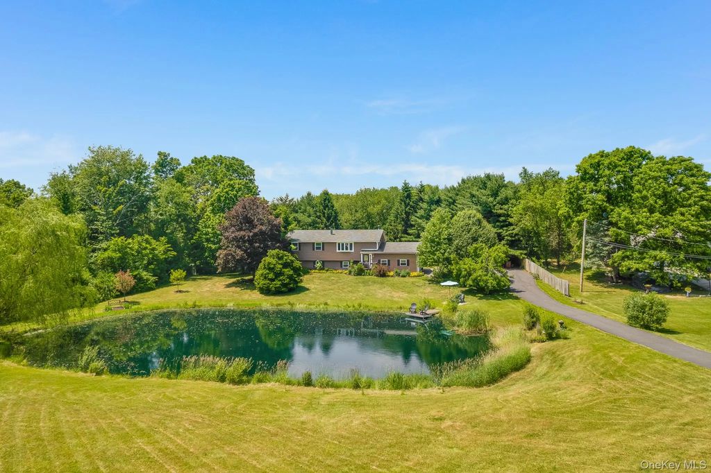 75 Creek Road, Staatsburg