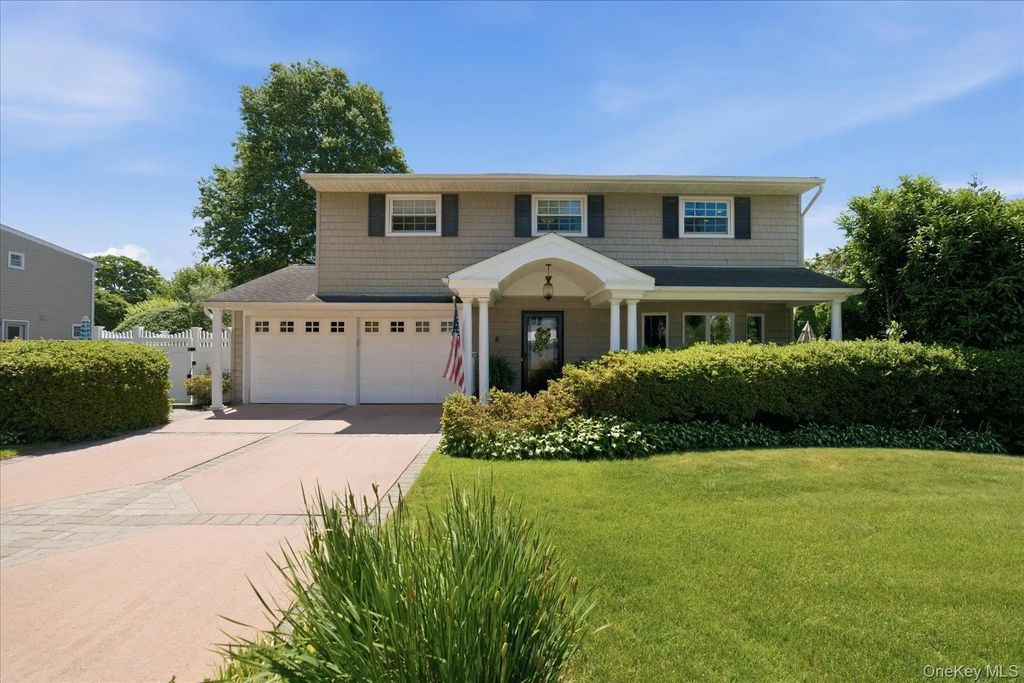 8 Griggs Drive, Greenlawn