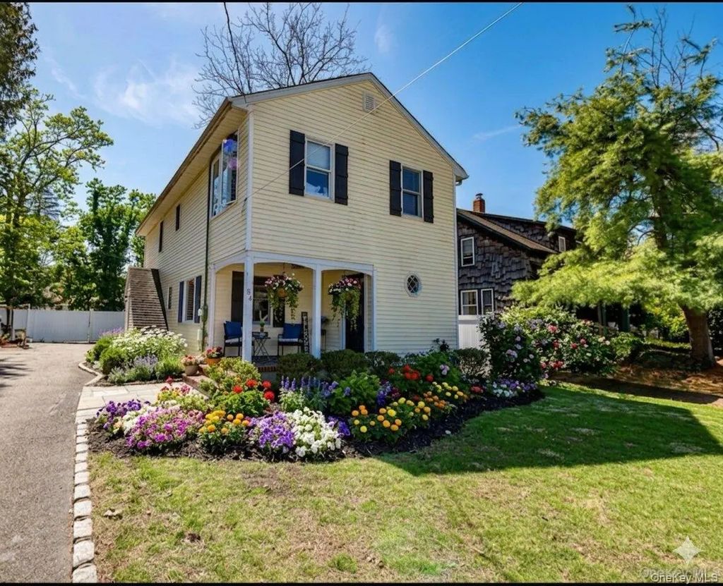 54 Westfield Drive, Centerport