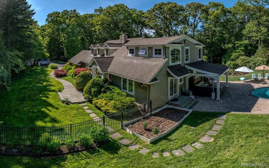 55 Wynn Court, Muttontown