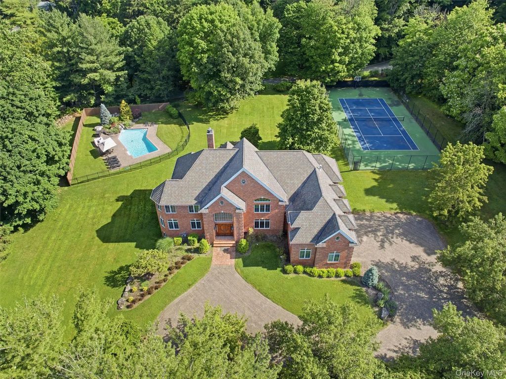 637 S Mountain Road, New City