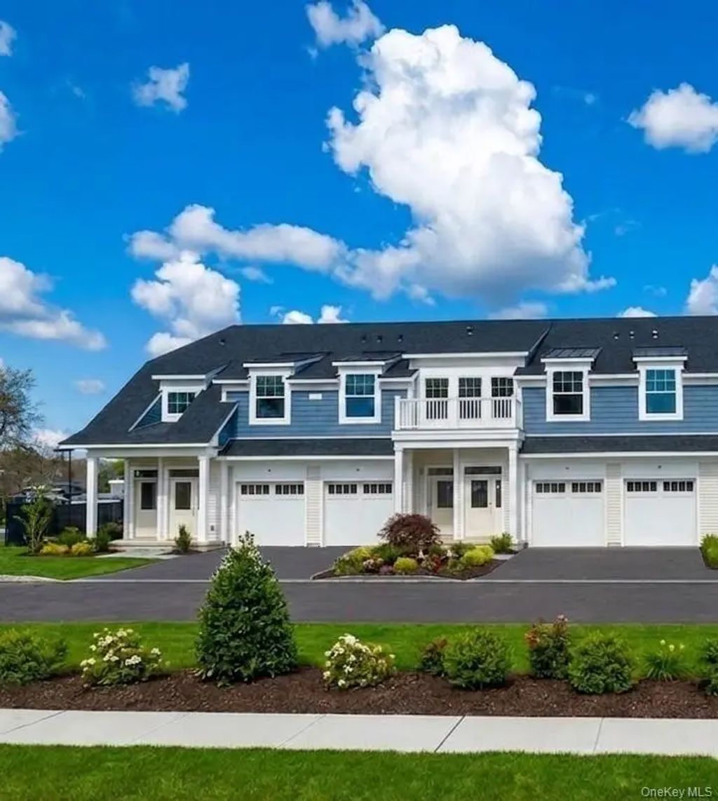 605 Bay View Circle # 5, Moriches