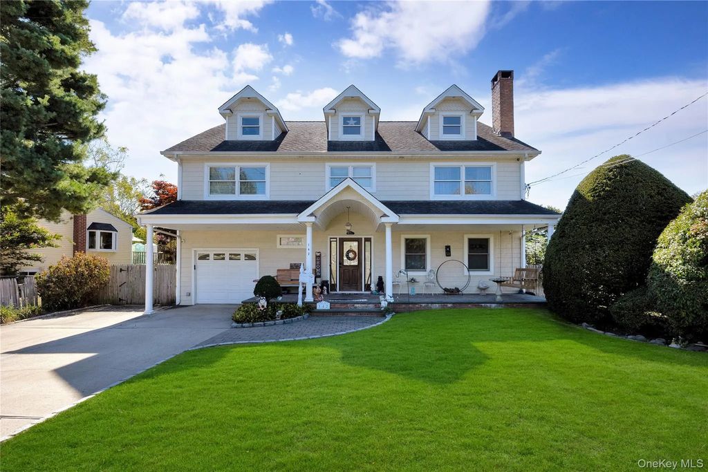 142 Cedar Street, Amityville