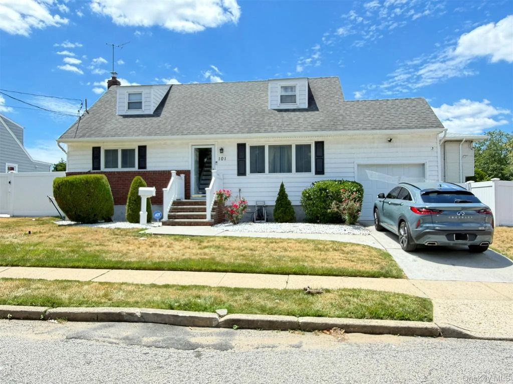 101 Sagamore Street, Freeport