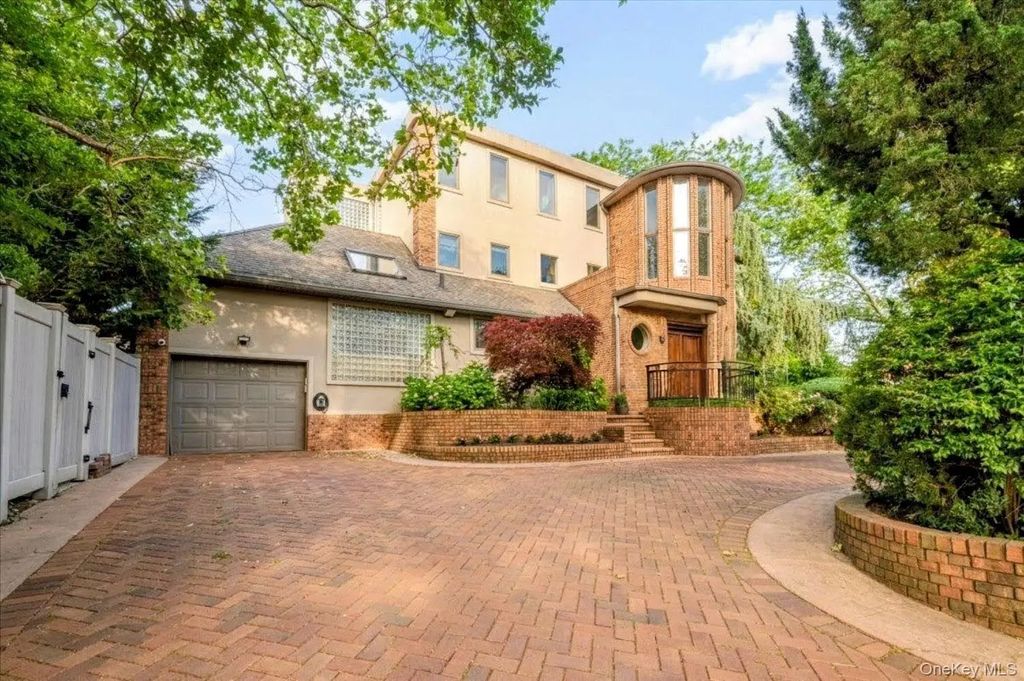 122 Lawrence Avenue, Lawrence