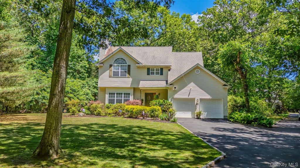 67 Oak Street, Centereach