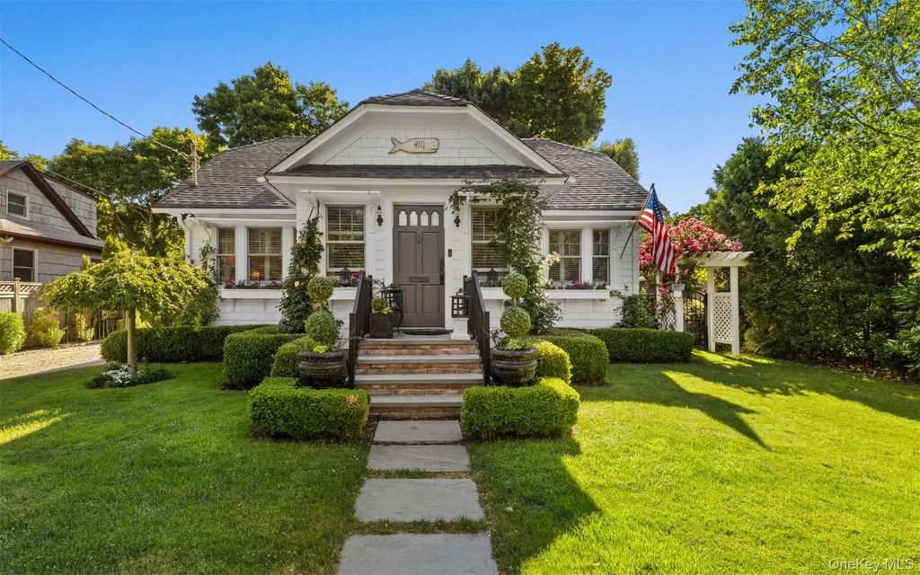 418 Pine Acres Boulevard, Brightwaters