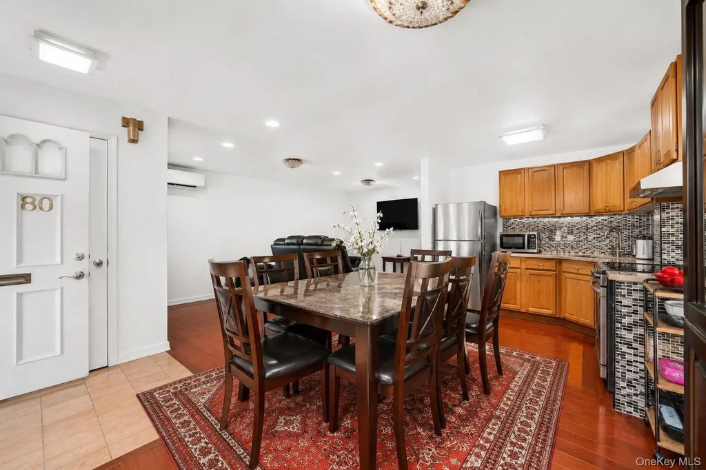 87-80 Little Neck Parkway, Floral Park