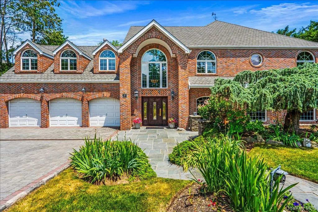86 Dorchester Drive, Manhasset