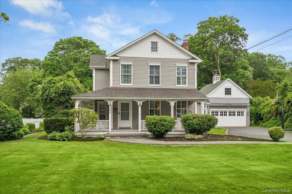 202 Bayport Avenue, Bayport