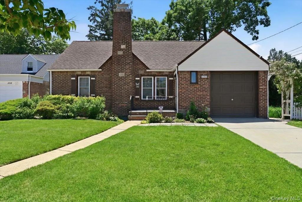 200 Edward Court, West Hempstead