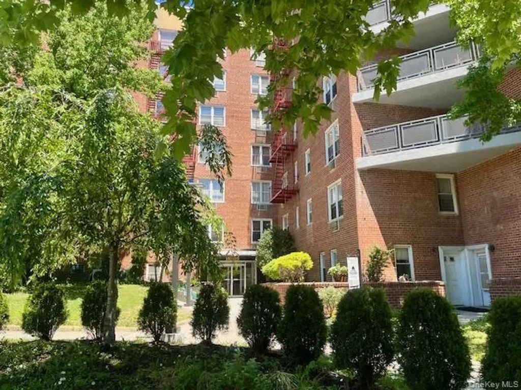 15105 Cross Island Parkway # 1d, Whitestone