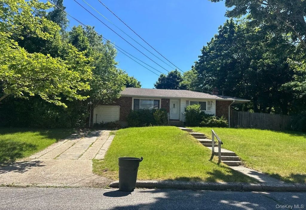 1533 Agate Street, Bay Shore