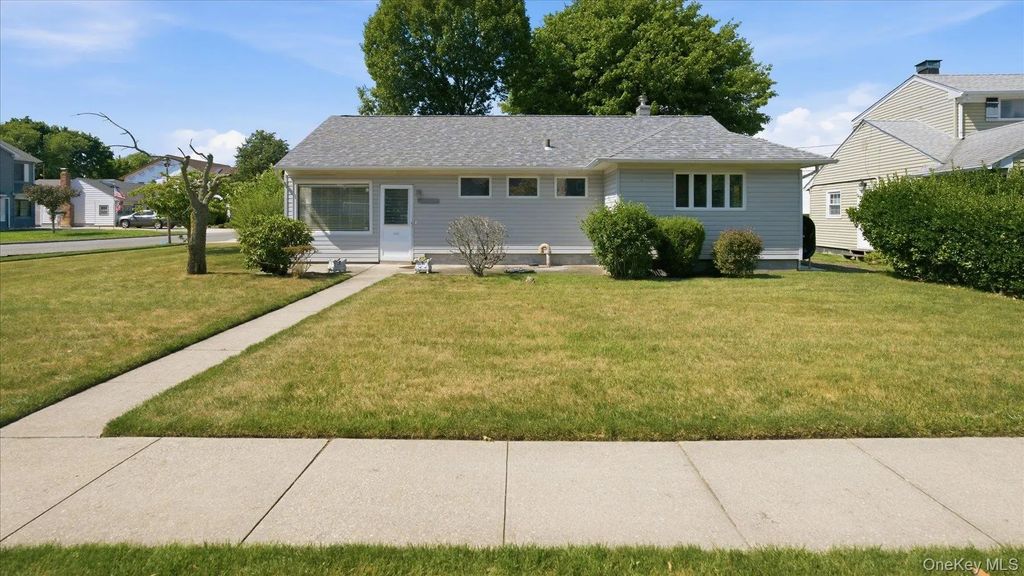 2513 Cedar Street, East Meadow