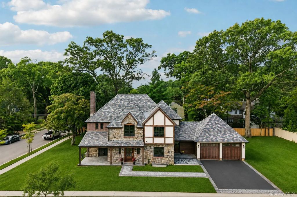 46 Banbury Road, Rockville Centre
