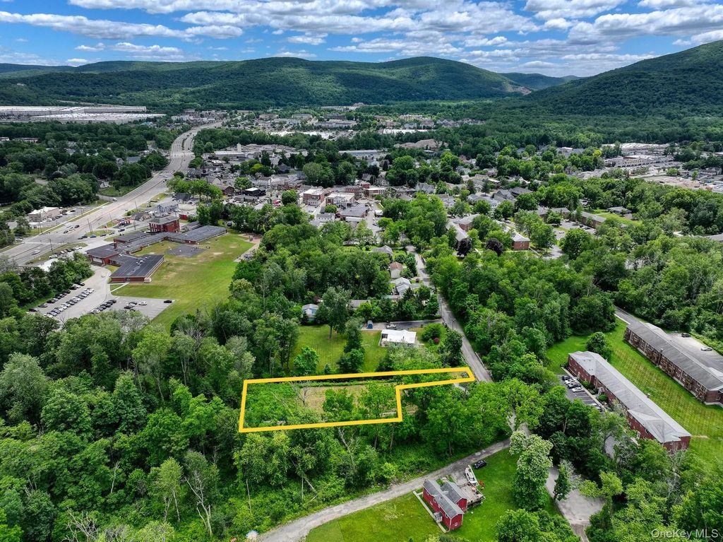 30 Givens Lane, Fishkill
