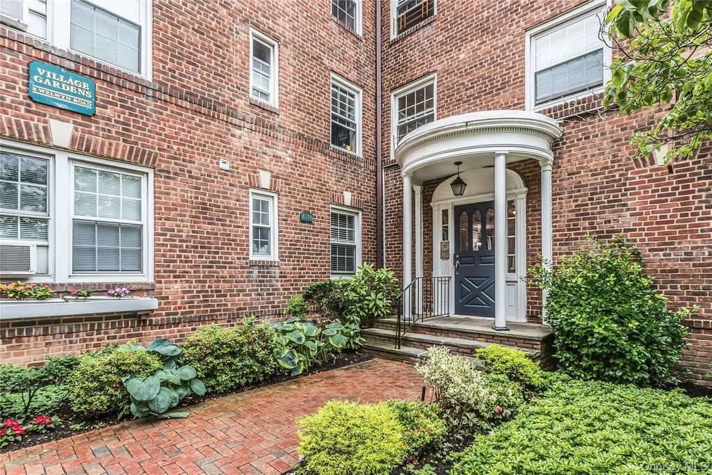 8 Welwyn Road # 2f, Great Neck