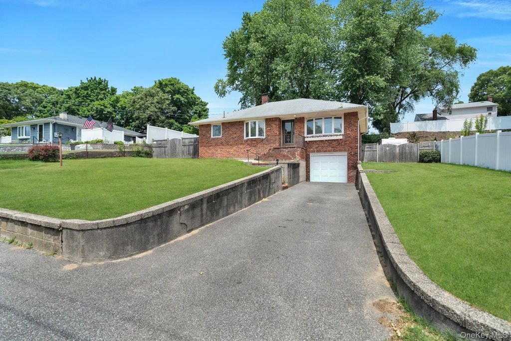 35 Wyandotte Street, Selden