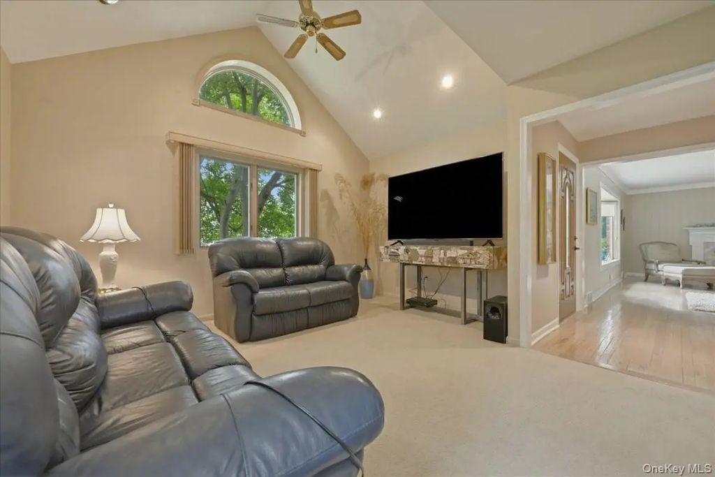 2 Crabtree Lane, Roslyn