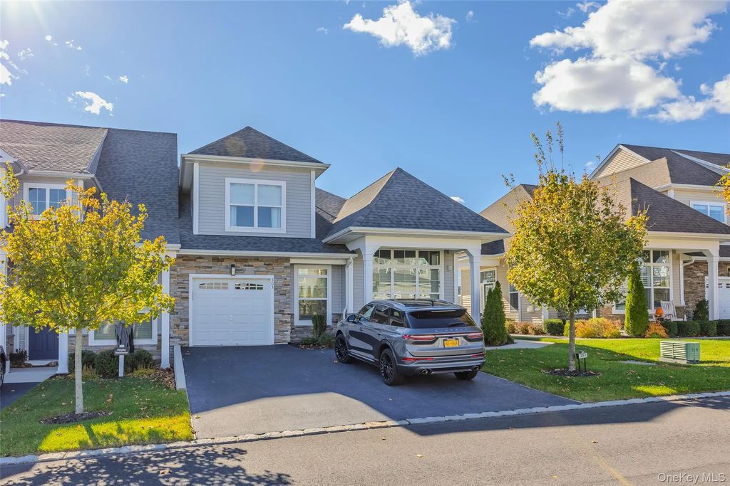 303 Silver Timber Drive, Yaphank
