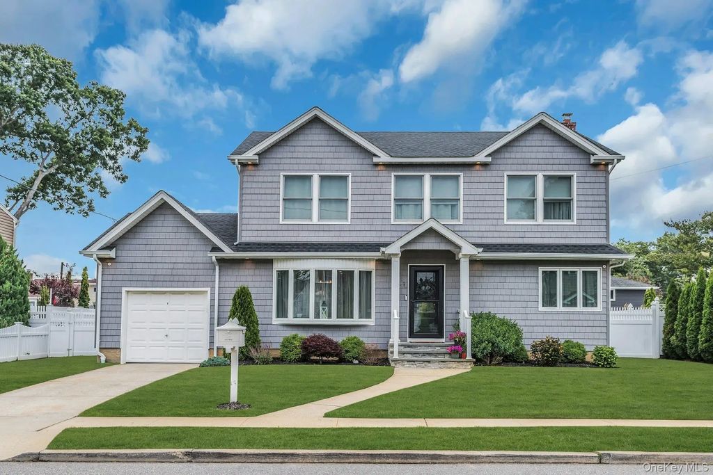 9 Pompano Lane, Massapequa Park