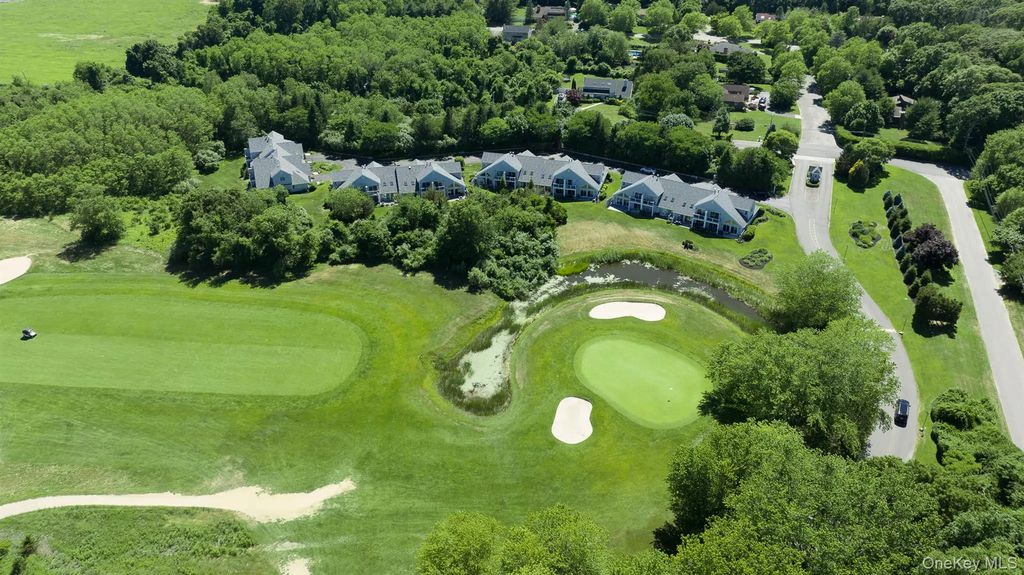 4004 The Fairway, Baiting Hollow