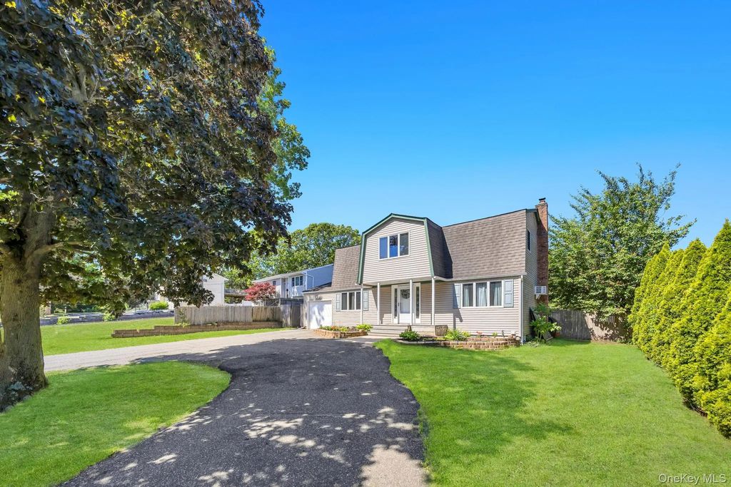 358 Holbrook Road, Ronkonkoma