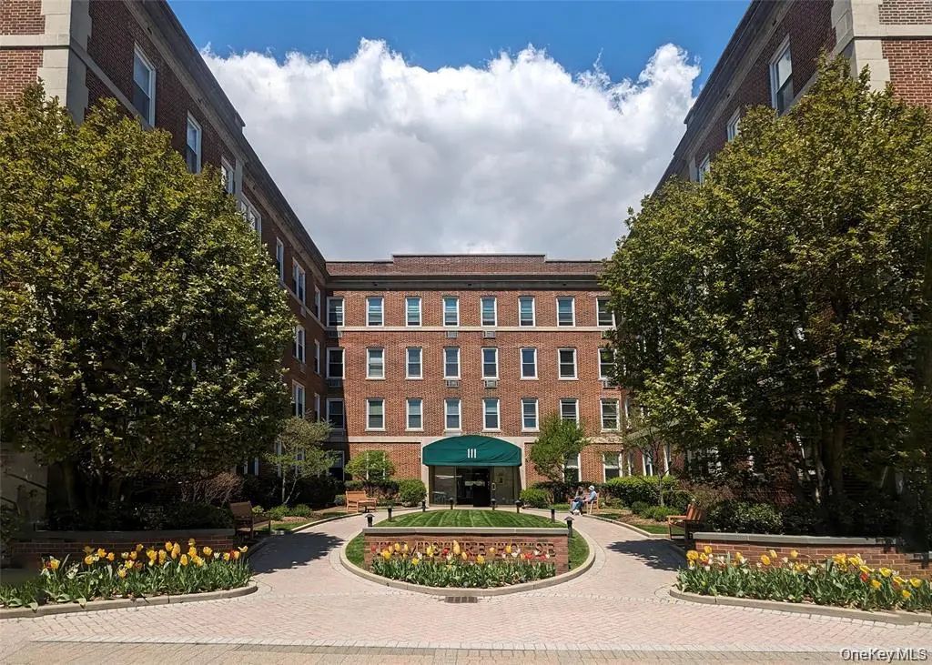 111 7th Street 202, Garden City