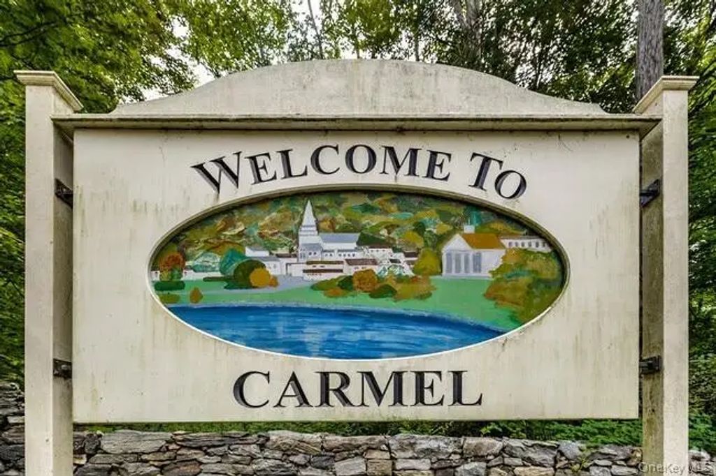 15 Schuyler Road, Carmel