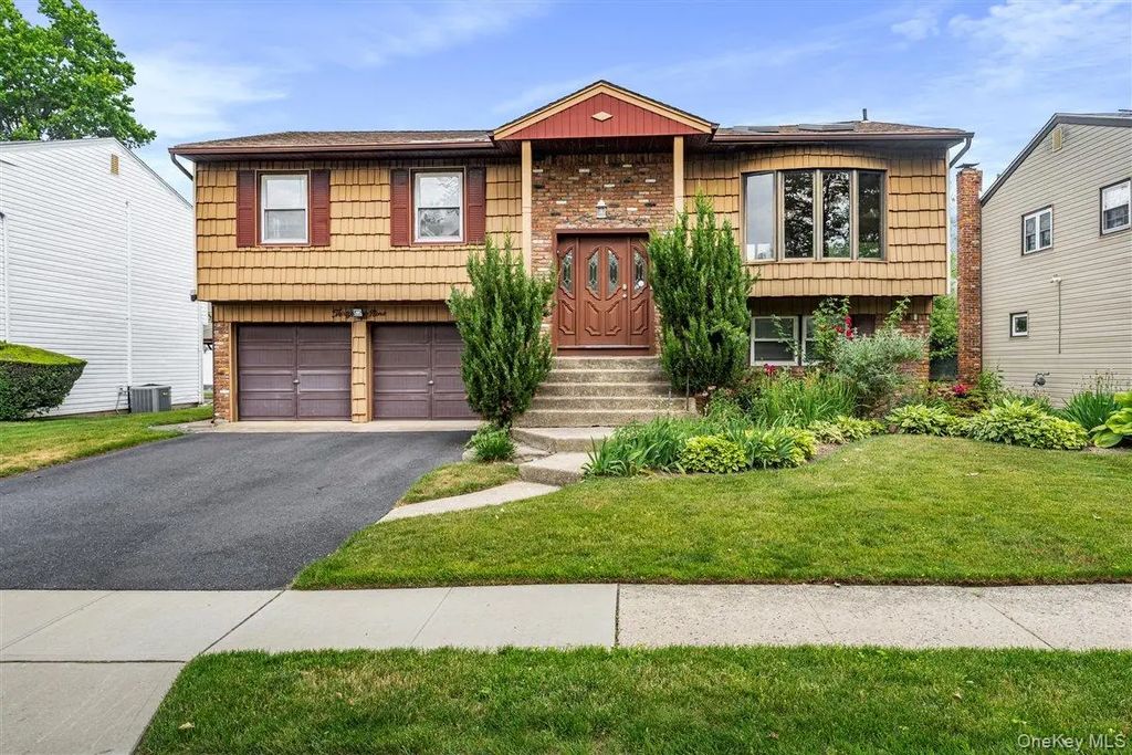 39 Gale Drive, North Woodmere