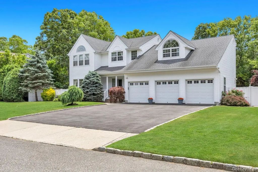 6 Hancock Court, South Setauket