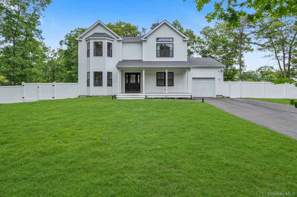 135 Elizabeth Way, Ridge