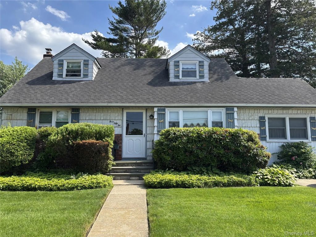 352 Boundary Avenue, Massapequa