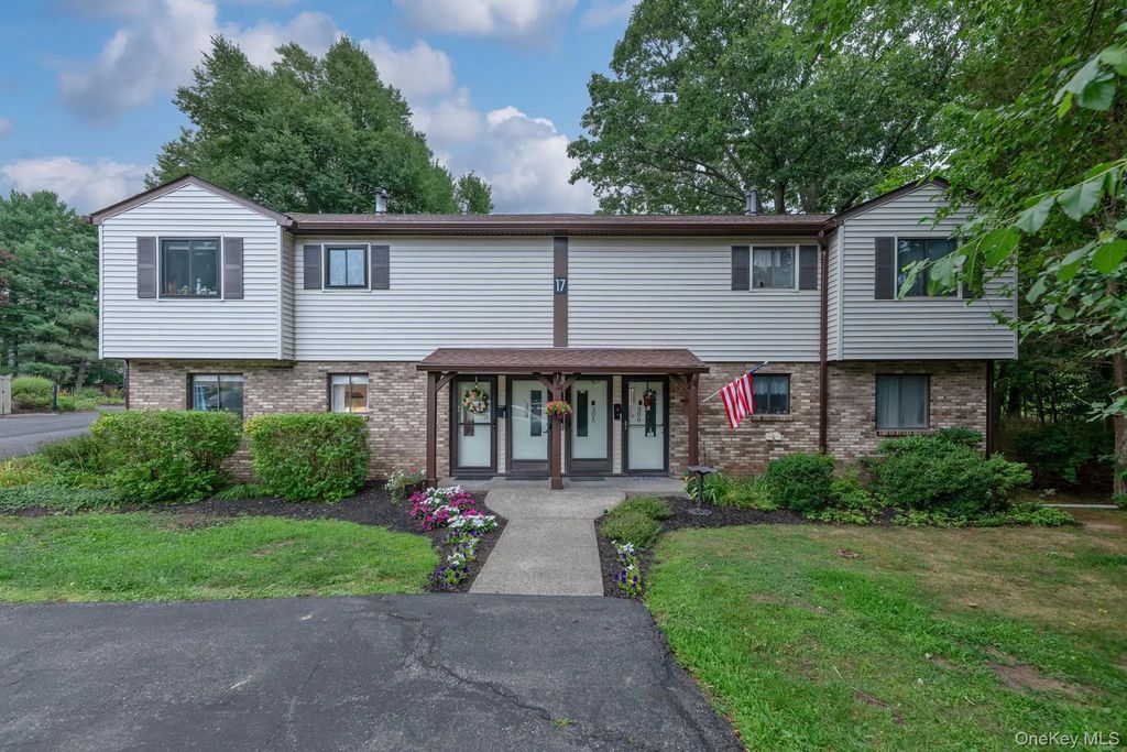 303 Village Court, Kingston