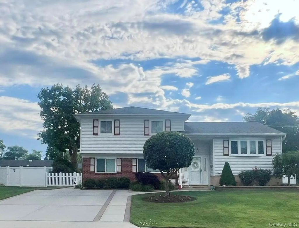 48 W 20th Street, Deer Park